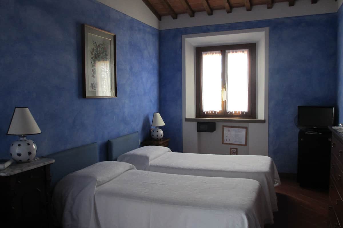 double room | minibar, in-room safe, desk, free wifi