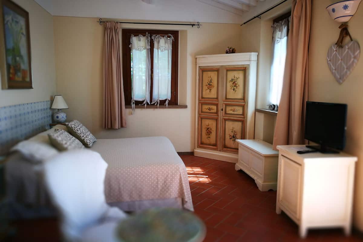 double or twin room | minibar, in-room safe, desk, free wifi