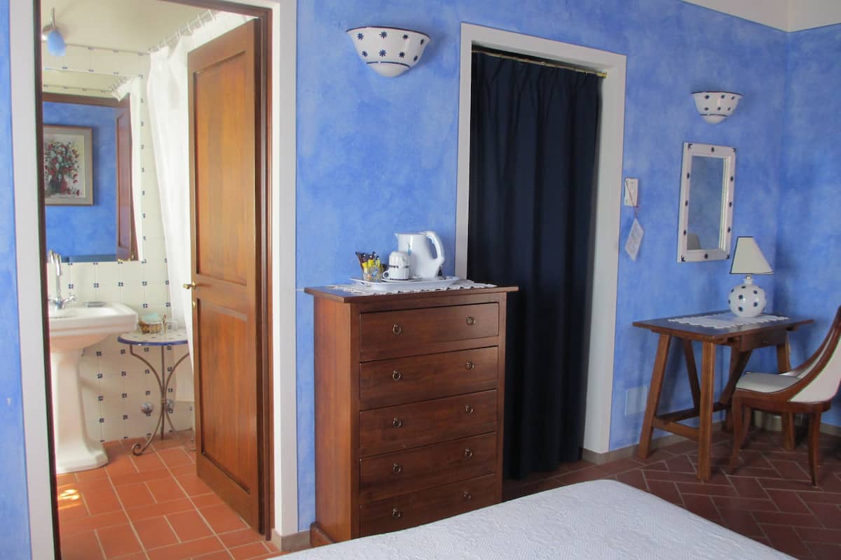 minibar, in-room safe, desk, free wifi