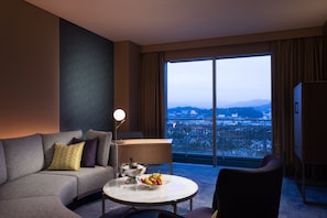 Club-Suite, 2 Doppelbetten (View) | Hochwertige Bettwaren, Minibar, Zimmersafe, individuell dekoriert