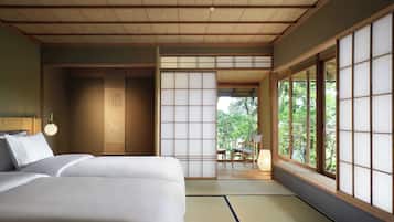 Club Suite, 2 Single Beds, Non Smoking | 1 bedroom, premium bedding, minibar, in-room safe