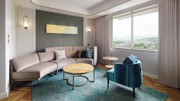 Suite Klub, 1 Tempat Tidur King (View) | Ruang keluarga | TV LCD