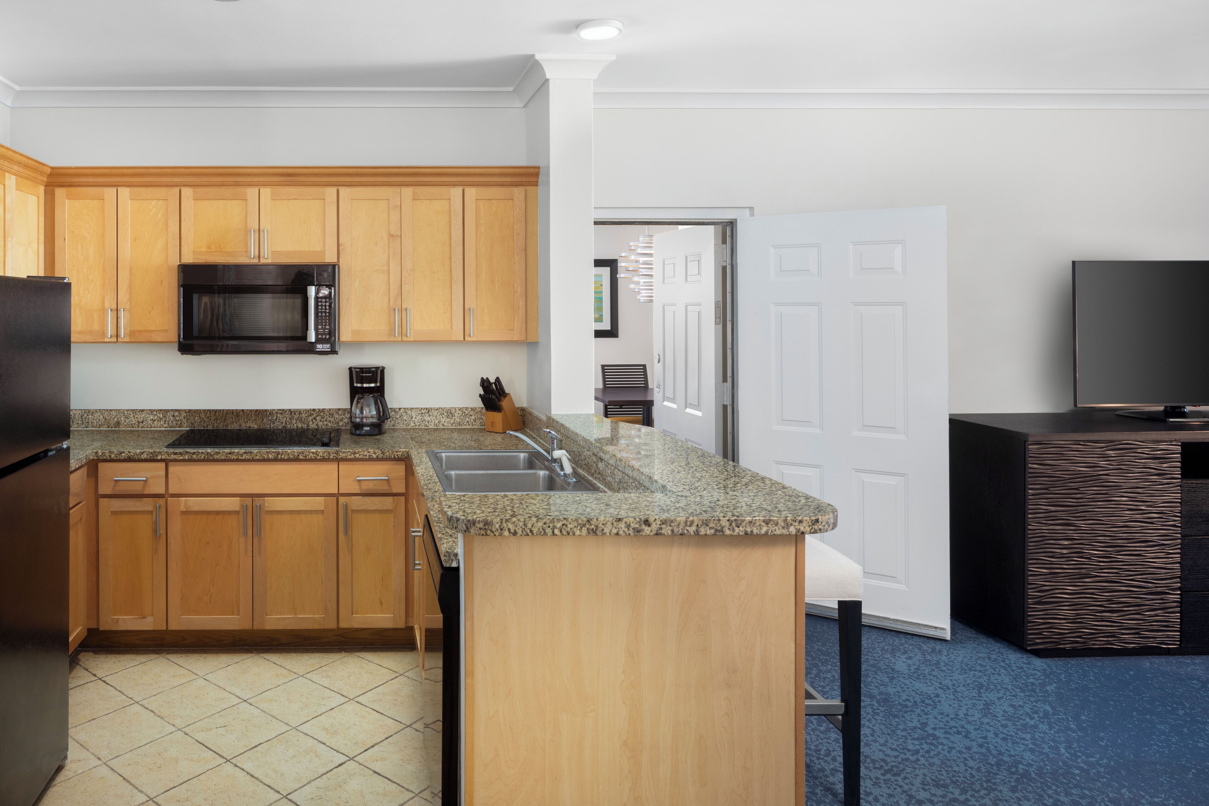 fridge, microwave, coffee/tea maker, ice maker