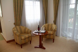 Minibar, in-room safe, internet (free) - Quinta do Monte Panoramic Gardens (Funchal)