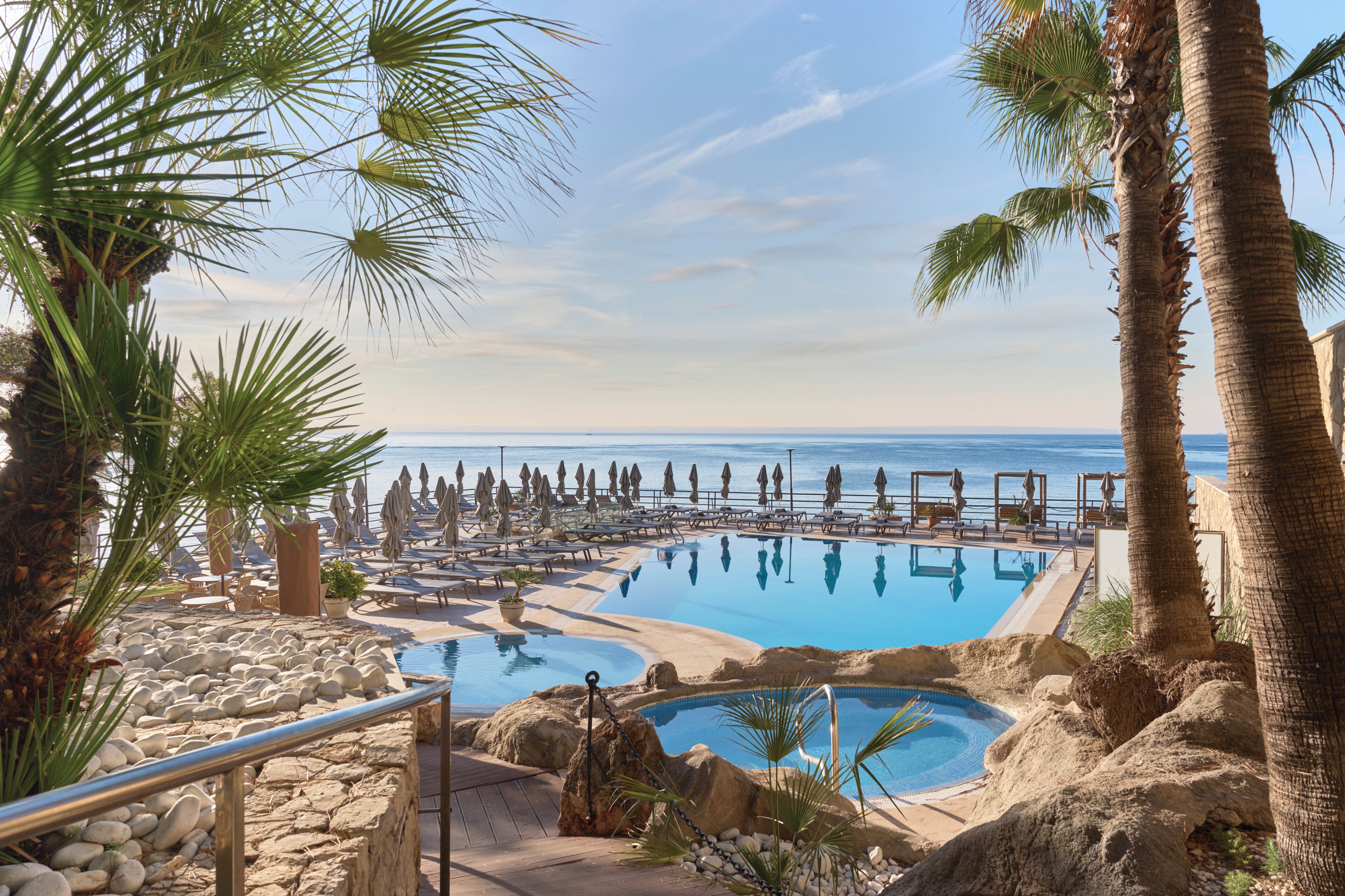 Outdoor pool, pool loungers