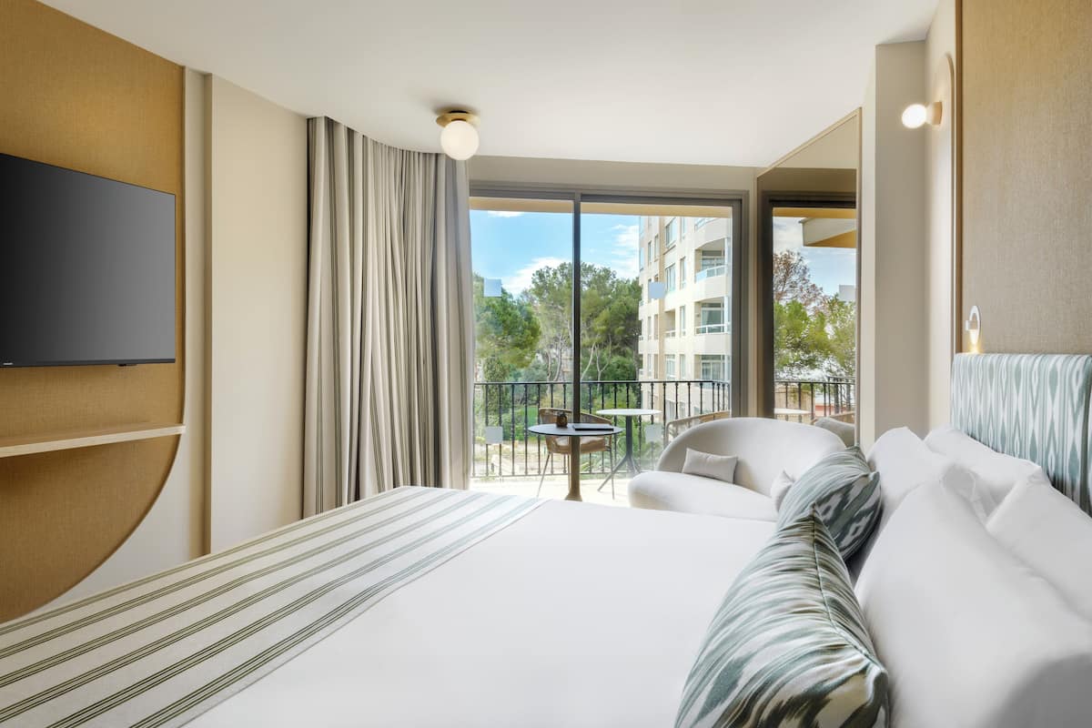 Superior Room, Terrace | In-room safe, laptop workspace, blackout drapes, iron/ironing board