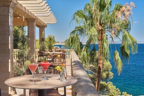 A seaside terrace with a table set for two, overlooking the ocean. - Barceló Illetas Albatros - Adults Only (Calvia)