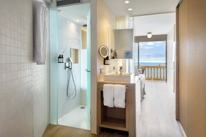 Shower, rainfall showerhead, eco-friendly toiletries, hair dryer - Barceló Illetas Albatros - Adults Only (Calvia)