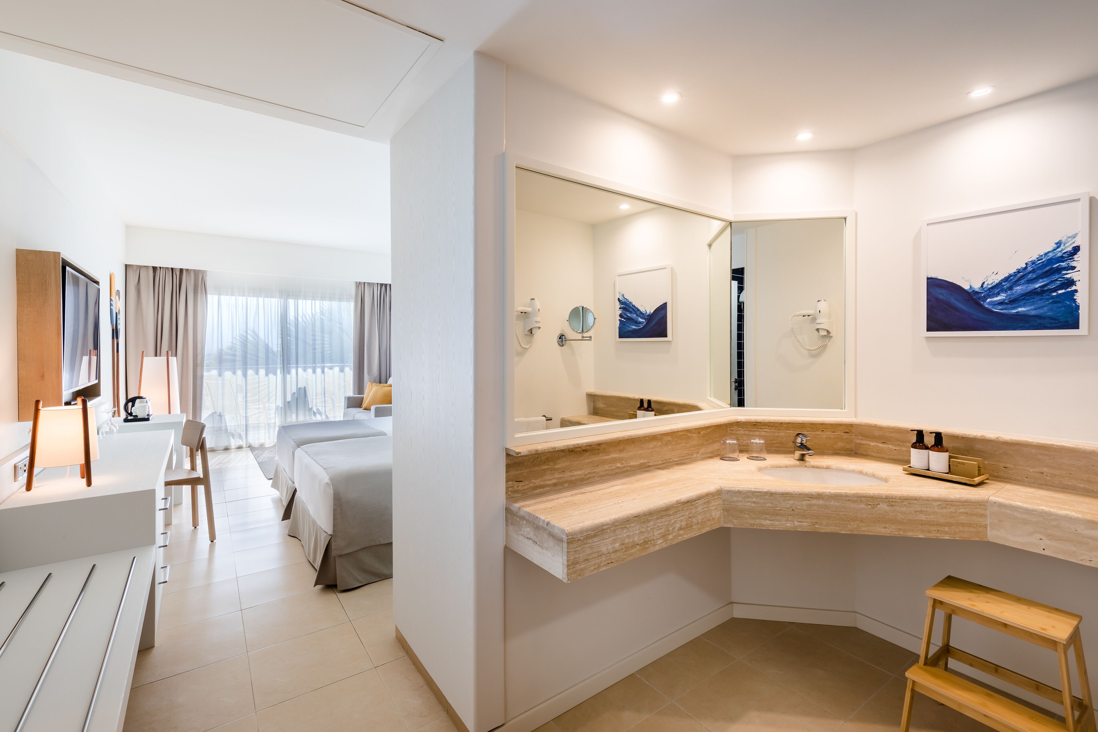 hypo-allergenic bedding, down duvets, minibar, desk