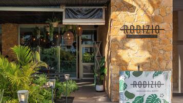 3 restaurantes, café da manhã, culinária brasileira