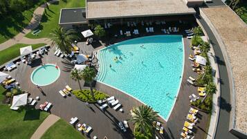 Seasonal outdoor pool, pool umbrellas, sun loungers