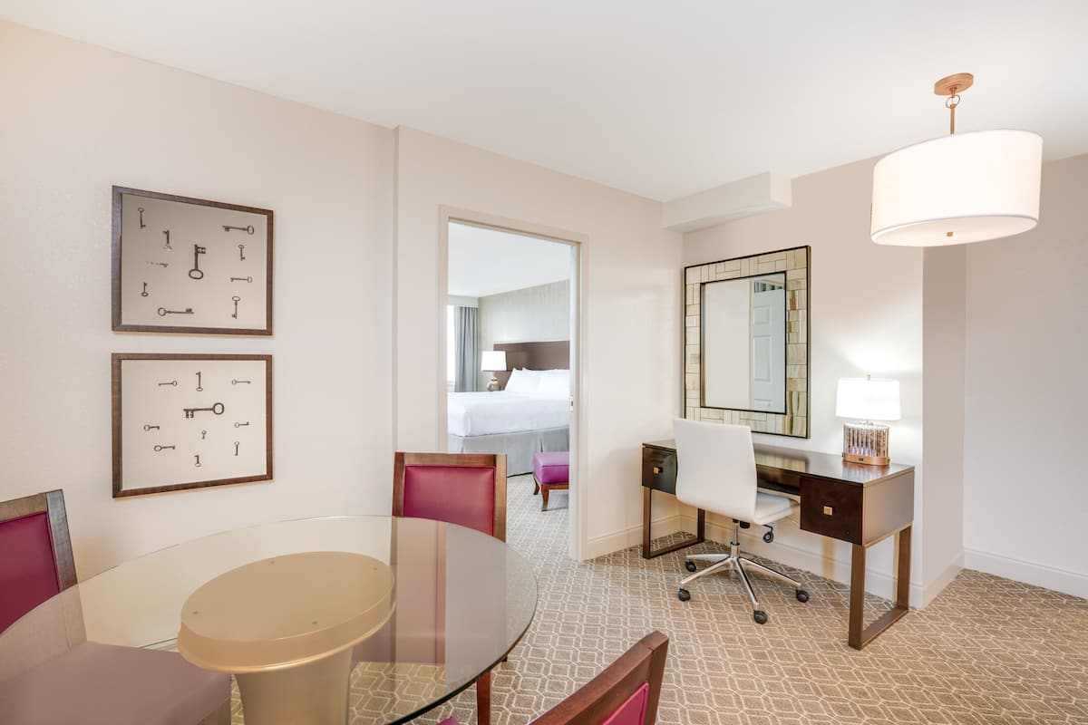 Literie de qualité supérieure, coffres-forts dans les chambres, bureau