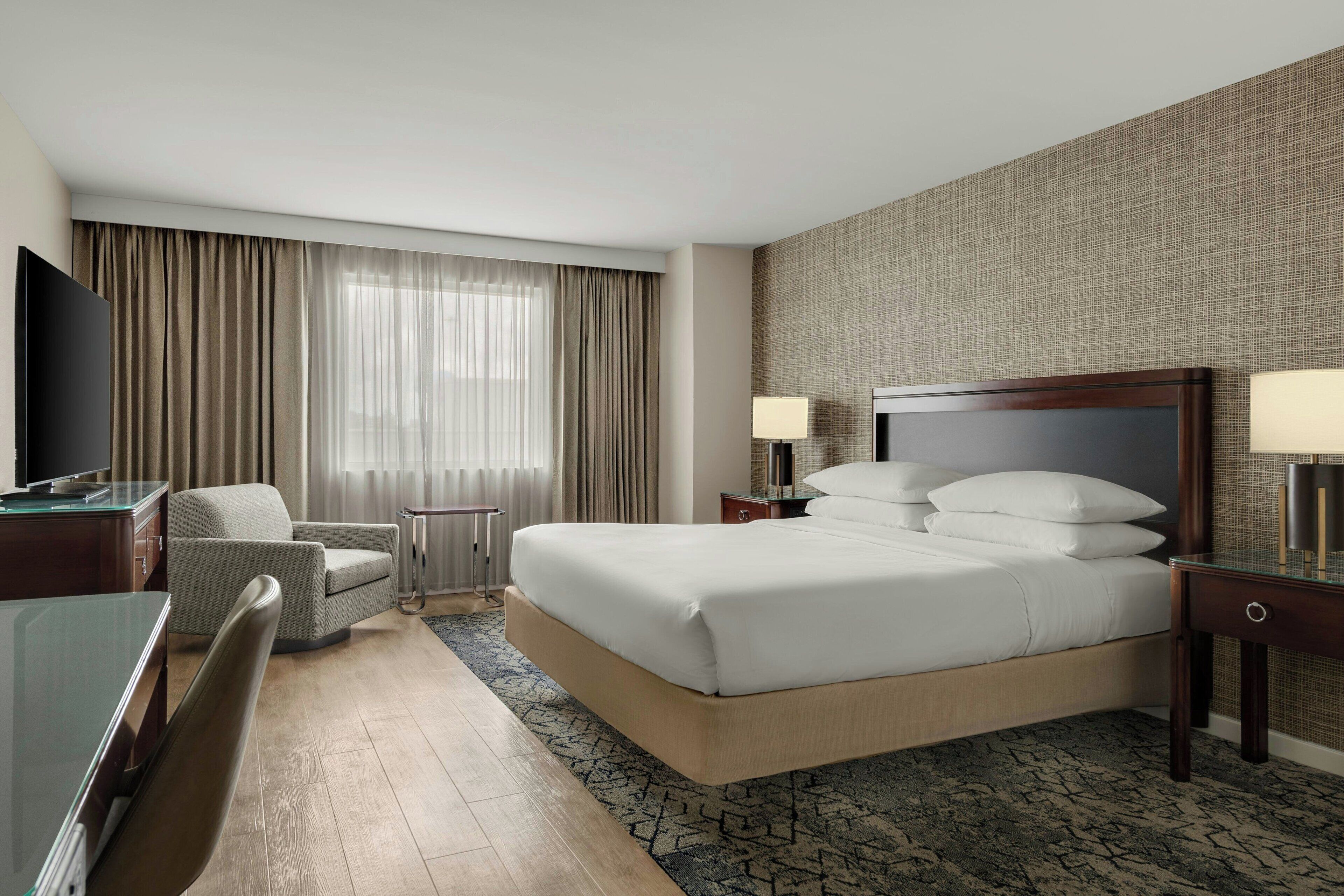 Rom, 1 kingsize-seng | Sengetøy av topp kvalitet, senger med overmadrass og safe på rommet