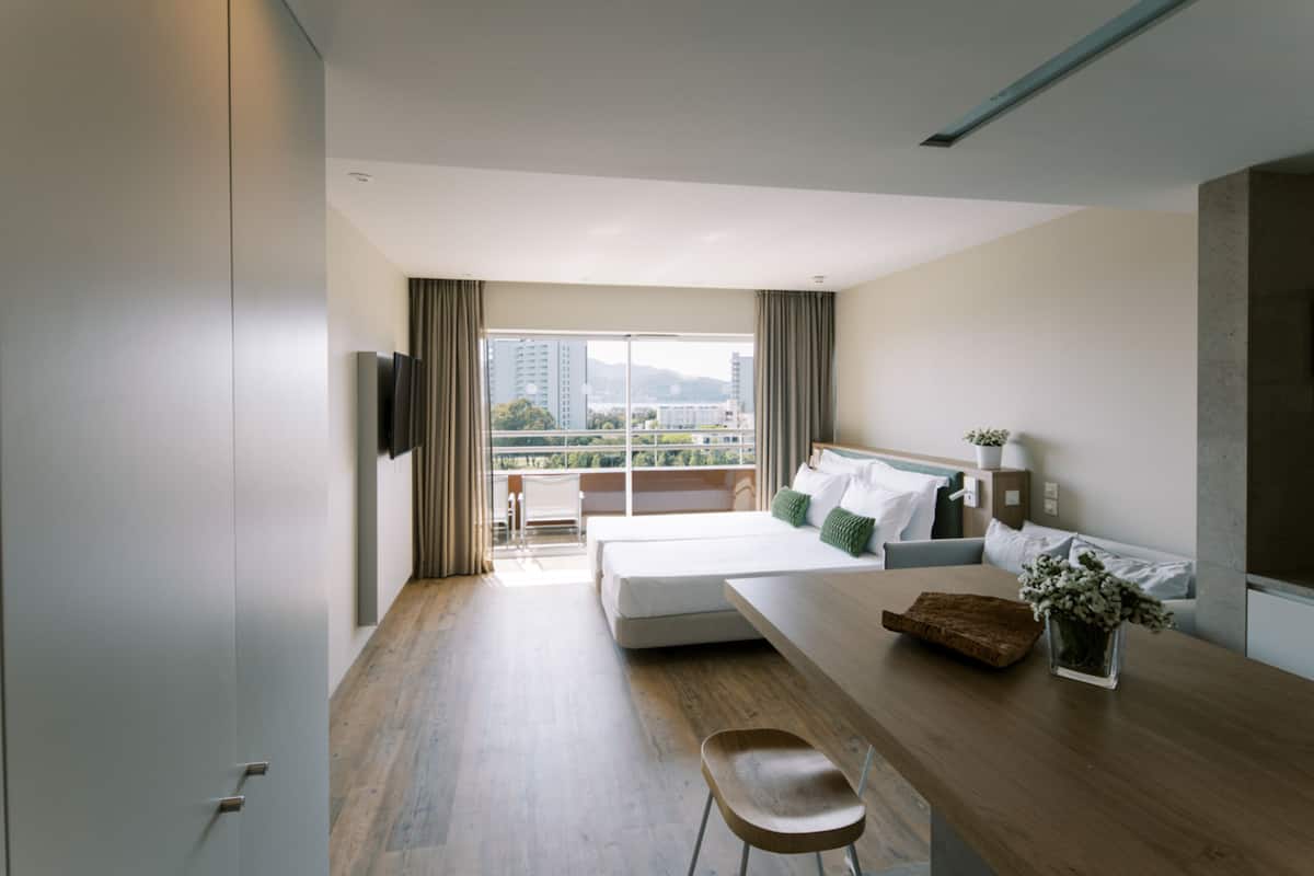 Estudio, vistas al mar | 2 dormitorios, ropa de cama hipoalergénica, caja fuerte