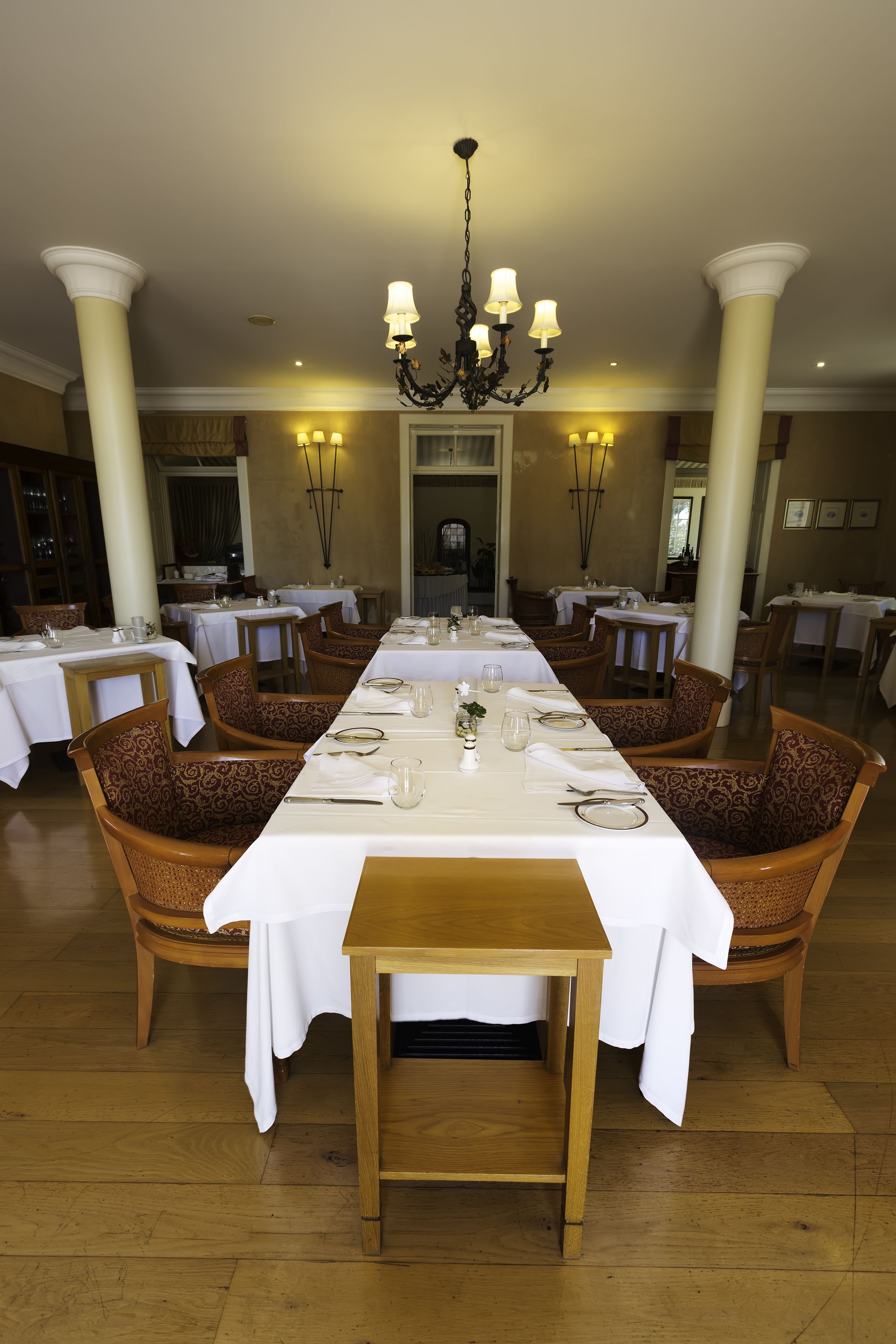 2 개의 레스토랑, 아침 식사 제공