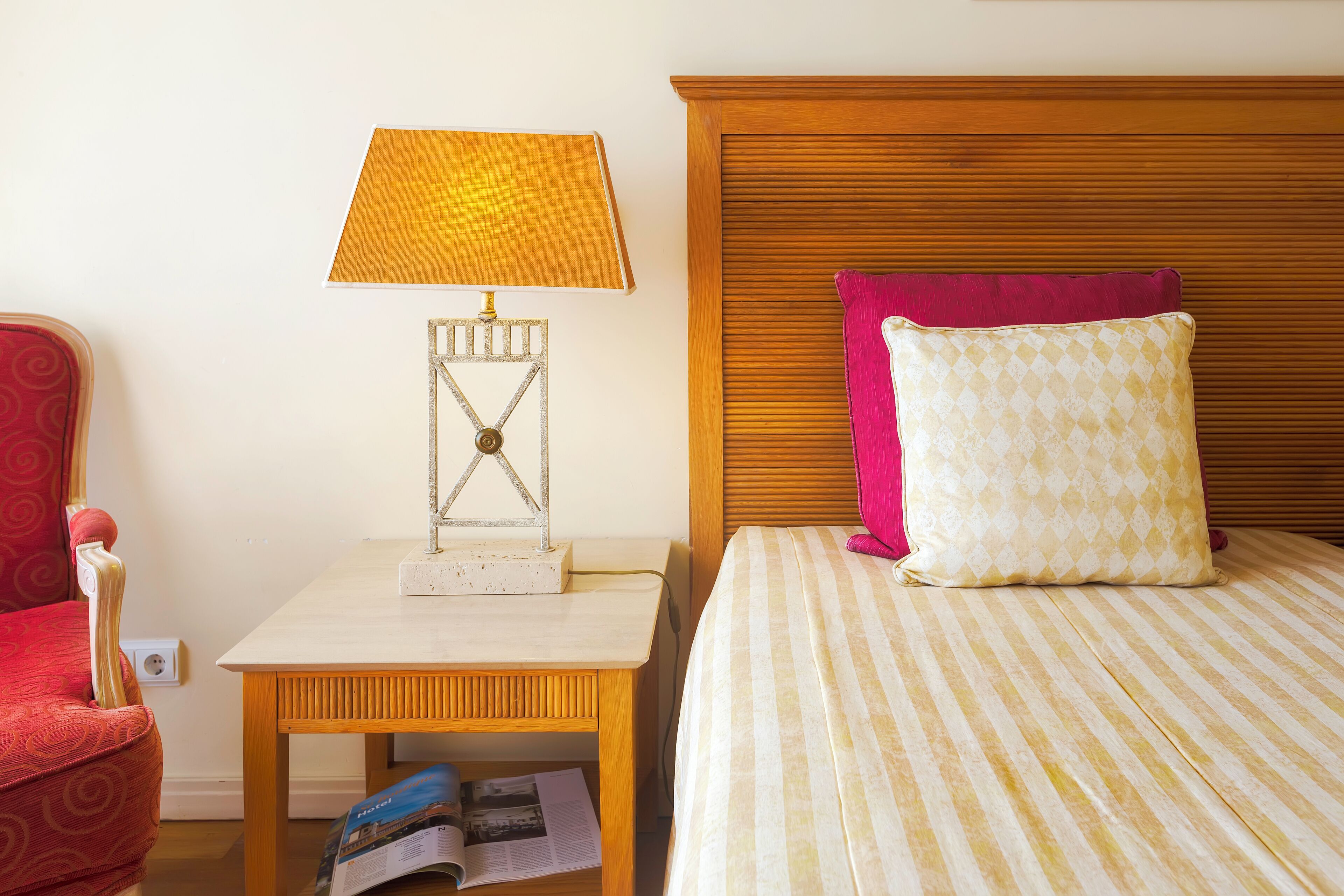 In-room safe, bed sheets