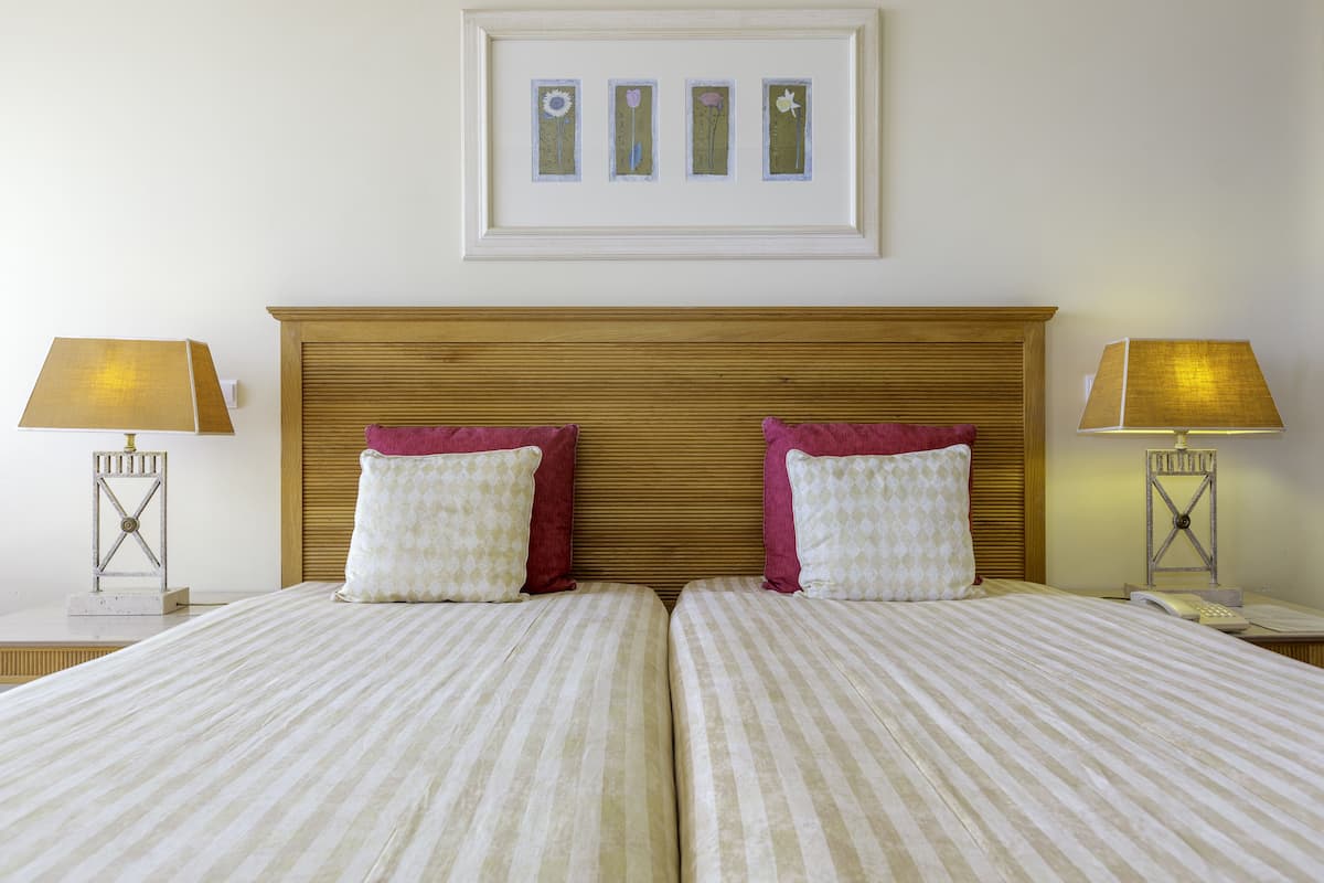 twin room, sea view | 1 bedroom, in-room safe, bed sheets