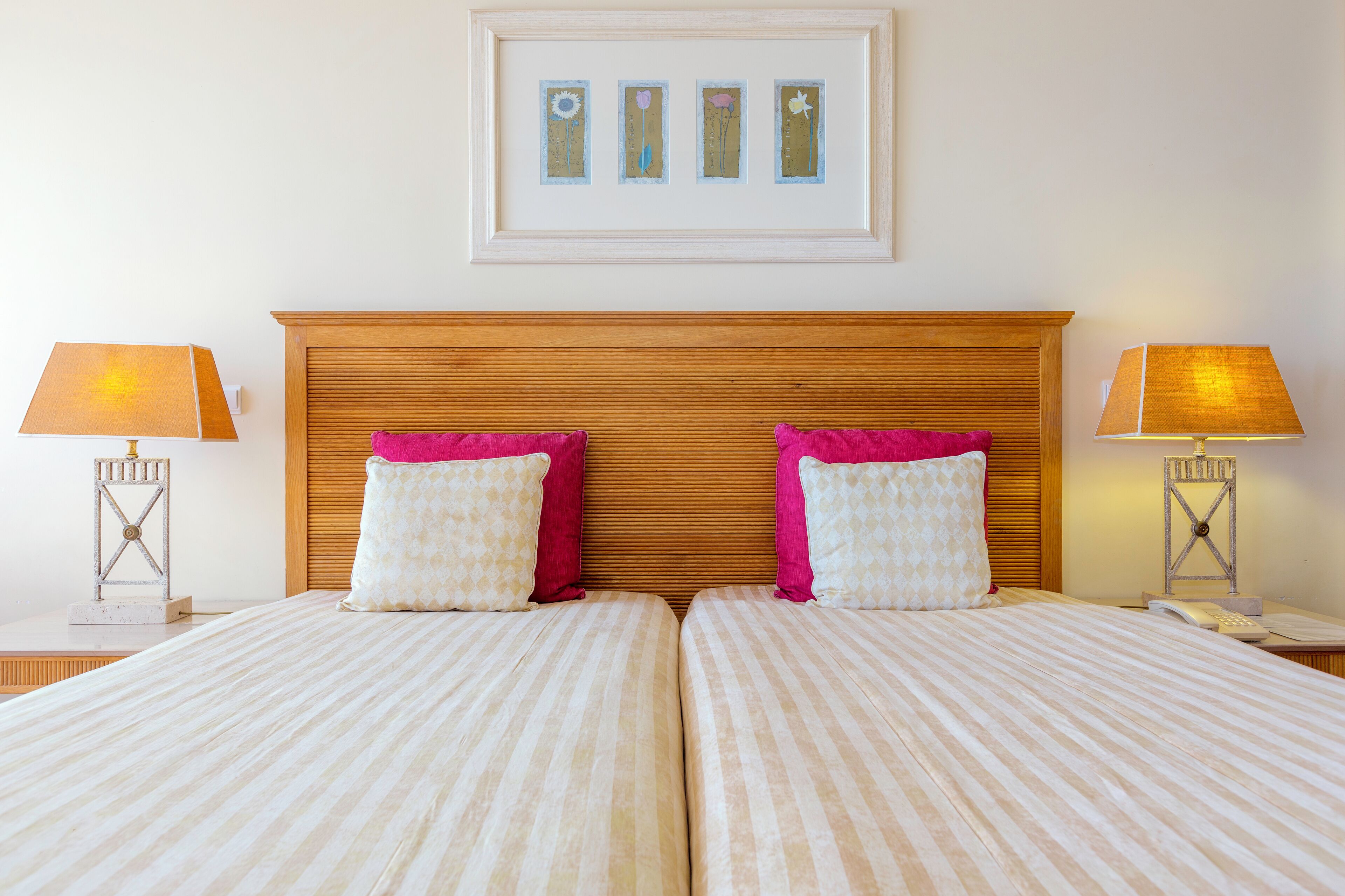 In-room safe, bed sheets