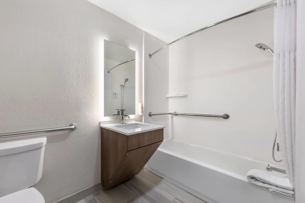 Room, 1 Queen Bed, Accessible, Non Smoking | Premium bedding, pillowtop beds, blackout drapes, iron/ironing board
