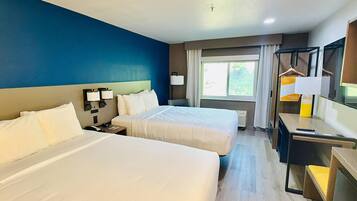 Ropa de cama de alta calidad, camas con pillow-top y cortinas blackout