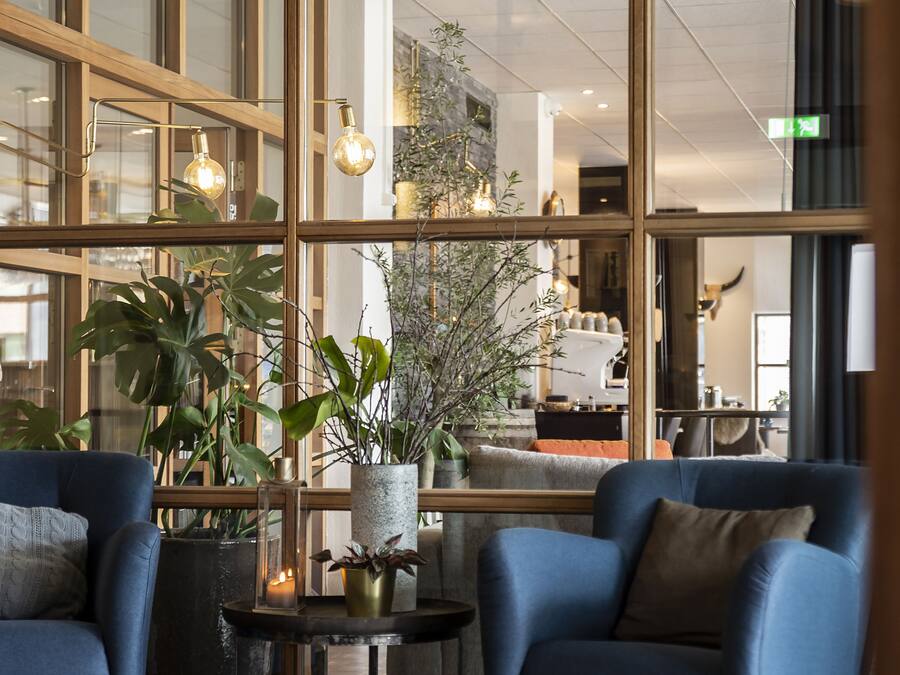 Área de estar no saguão