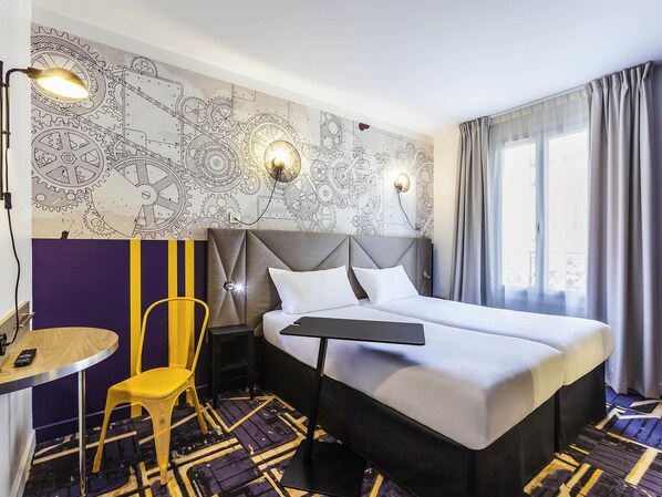 Quarto standard, 2 camas de solteiro | Cofres nos quartos, escrivaninha, quartos à prova de som