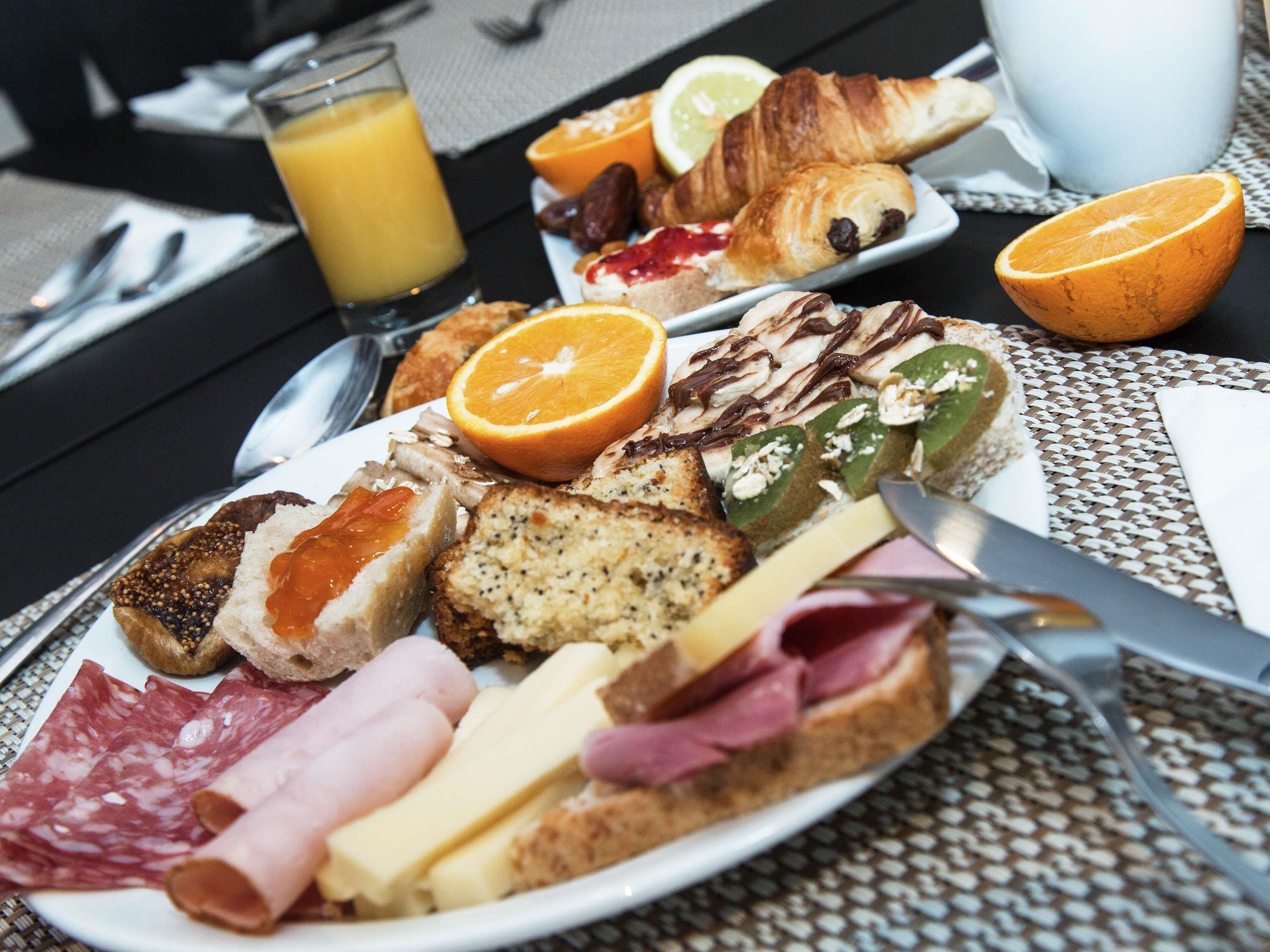 free daily buffet breakfast