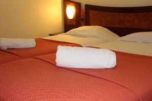 Standard Twin Room | Desk, blackout drapes, bed sheets - Eurohotel Paris Nord (Saint-Denis)