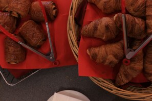 Breakfast buffet - Eurohotel Paris Nord (Saint-Denis)