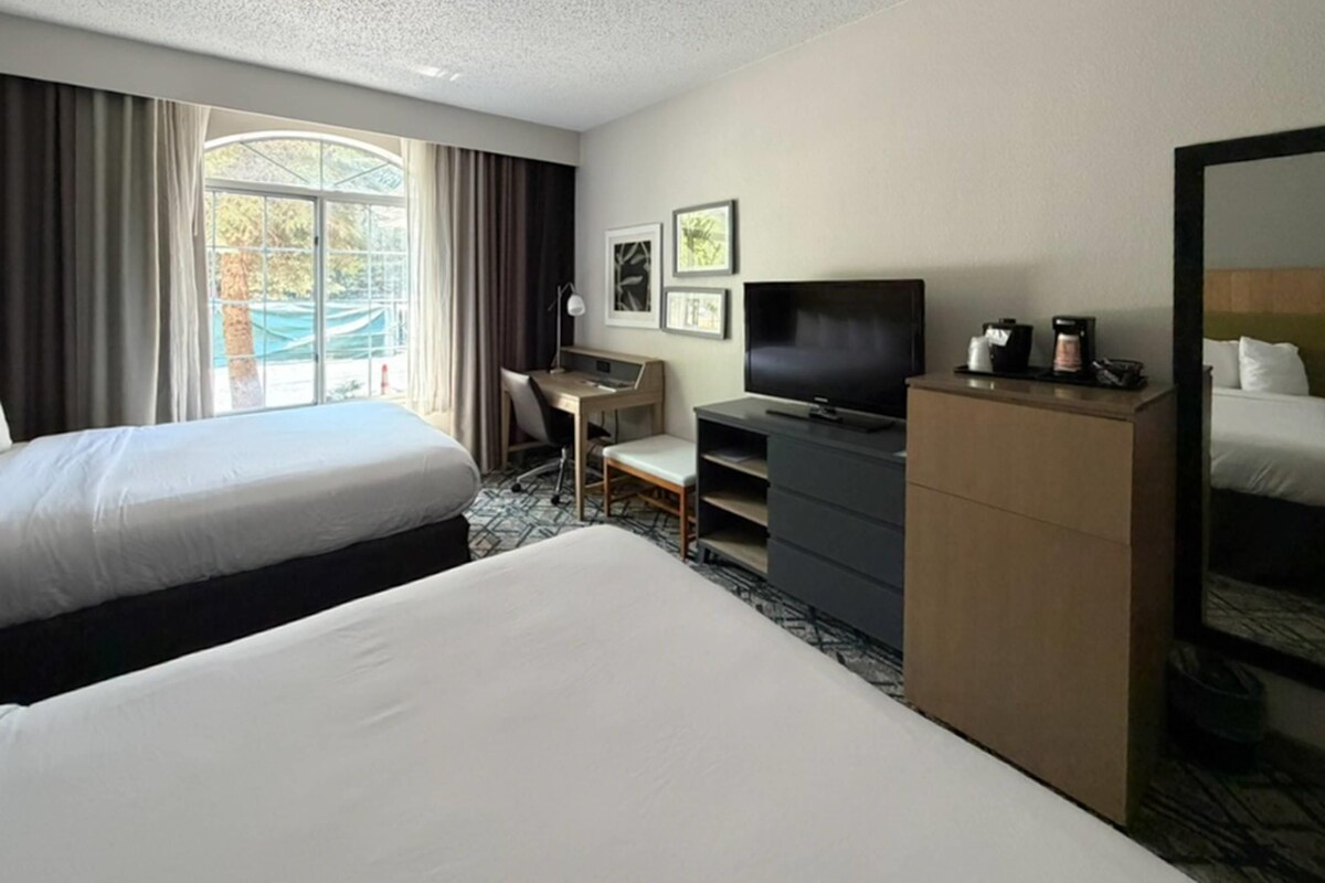 Room, 2 Queen Beds, Non Smoking