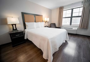 Laptop workspace, iron/ironing board, free WiFi, bed sheets