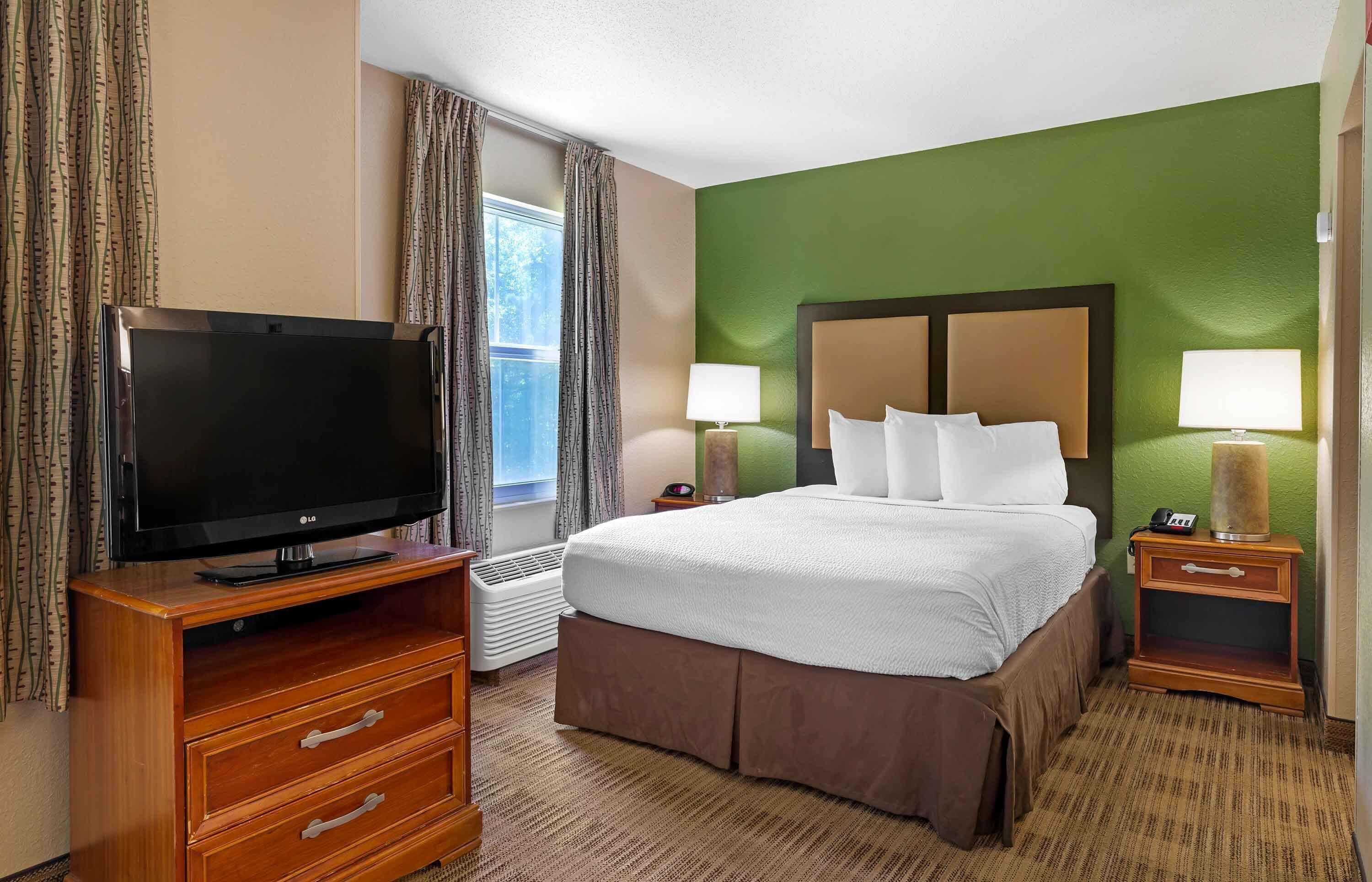 Deluxe Studio, 1 Queen Bed with Sofa bed, Non Smoking