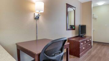 Schreibtisch, Bügeleisen/Bügelbrett, kostenloses WLAN, Bettwäsche