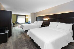 Suite, 1 Tempat Tidur King dengan tempat tidur Sofa, akses difabel (Comm, Mobility, Roll Shwr) | Brankas, meja kerja, ruang kerja ramah laptop, dan tirai kedap cahaya