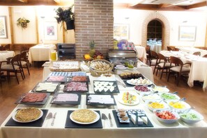Daily buffet breakfast for a fee - Hotel AR Parquesur (Leganes)