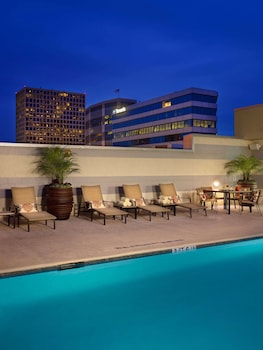 Outdoor pool, open 6:00 AM to 9:00 PM, sun loungers at The Royal Sonesta Houston Galleria