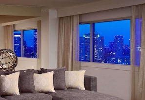 Suite, 1 très grand lit, vue ville | Vue de la chambre