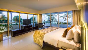 Ocean View Suite | 1 bedroom, minibar, in-room safe, desk