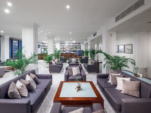 2 bars/lounges, beach bar