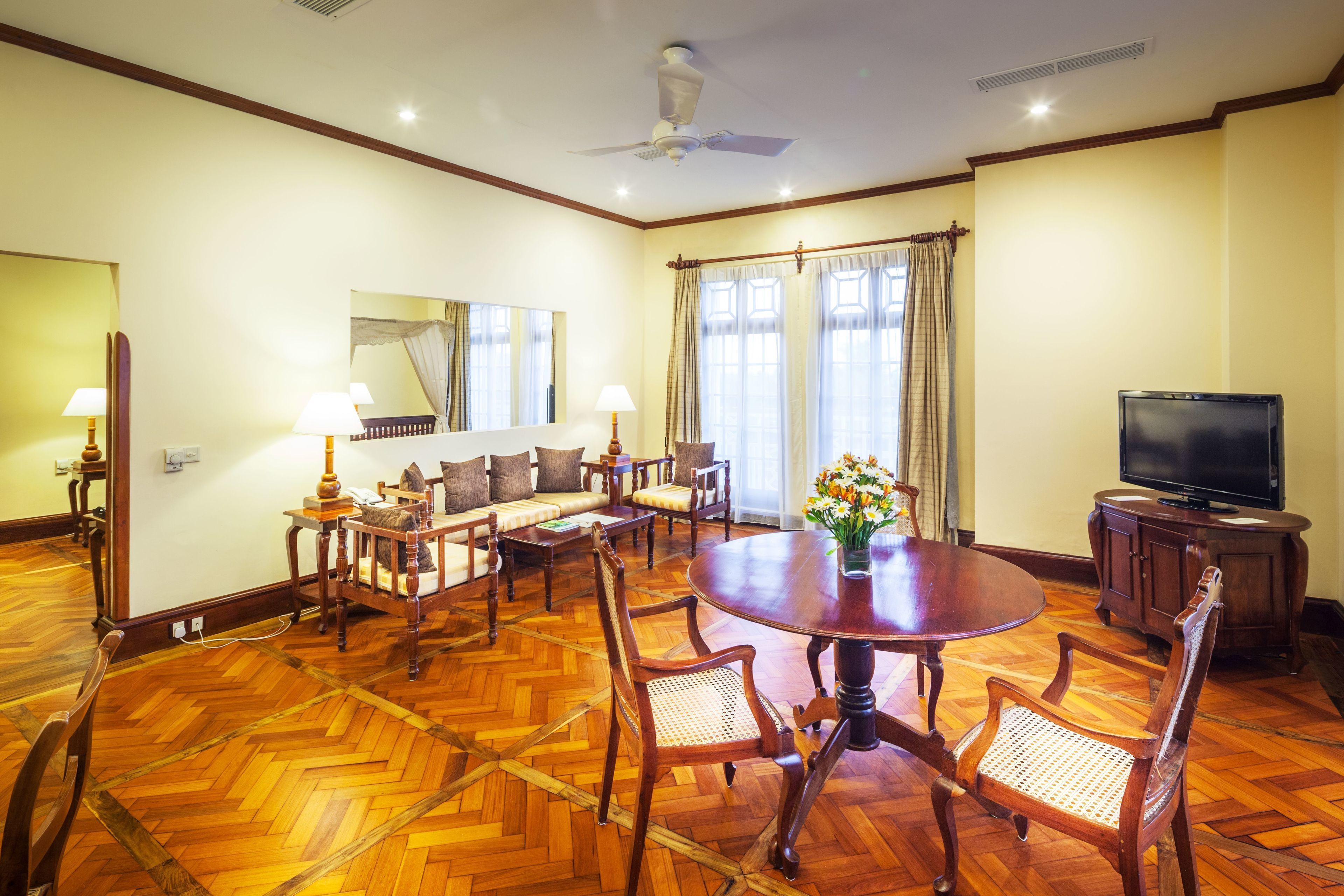colonial governors suite room | living room | 24-inch tv with cable channels, dvd player