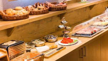 Desayuno buffet diario (EUR 10.00 por persona)