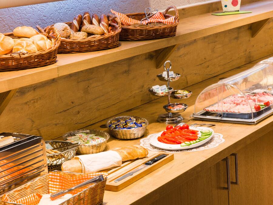 Daily buffet breakfast for a fee