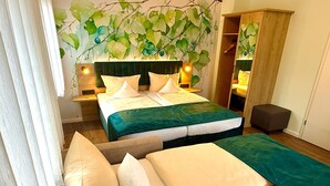 Hypo-allergenic bedding, desk, laptop workspace, blackout curtains - Ambient Hotel Am Europakanal (Fuerth)