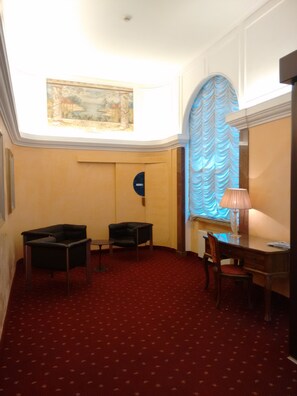 Lobby sitting area - Hotel Centro (Rome)