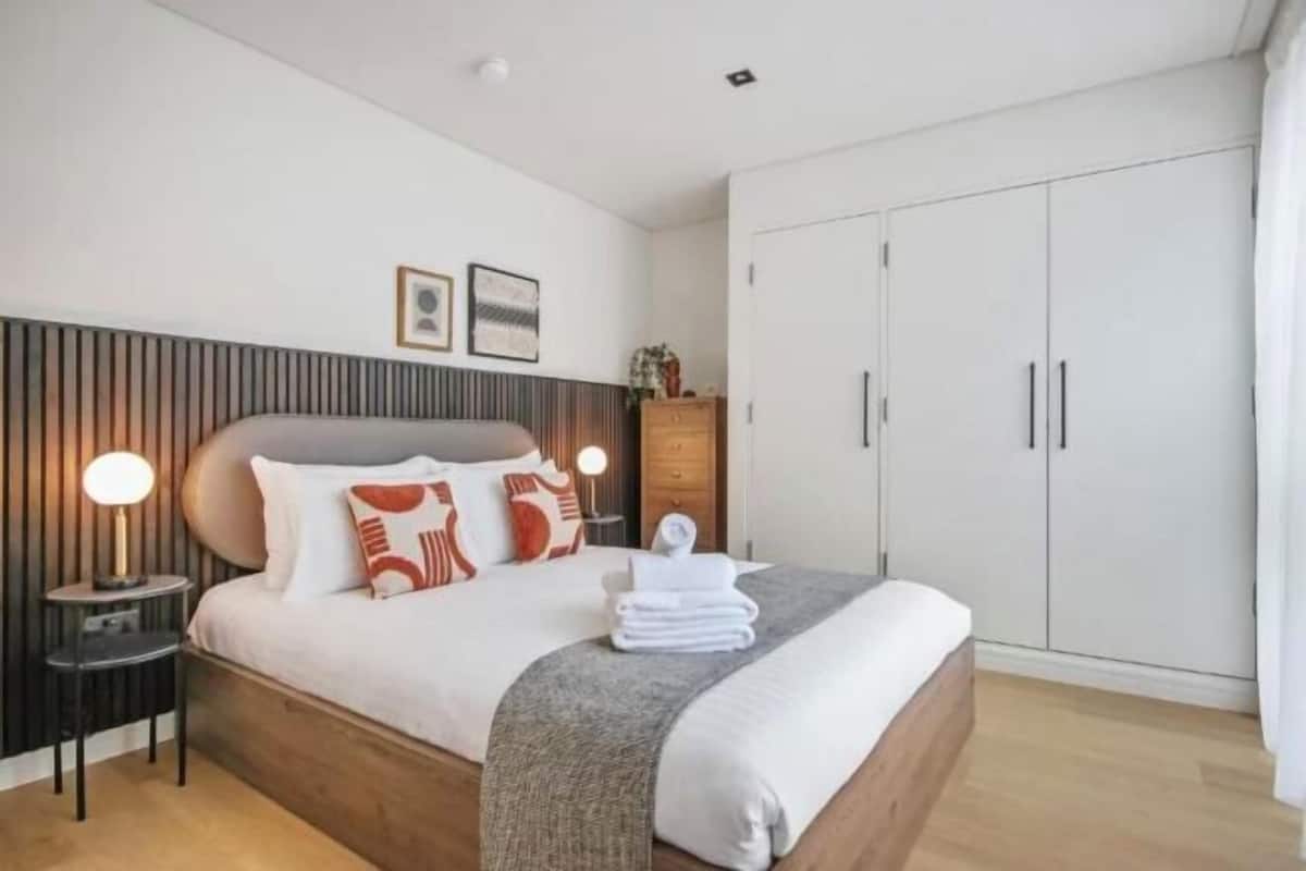 Laptop workspace, iron/ironing board, cots/infant beds, rollaway beds