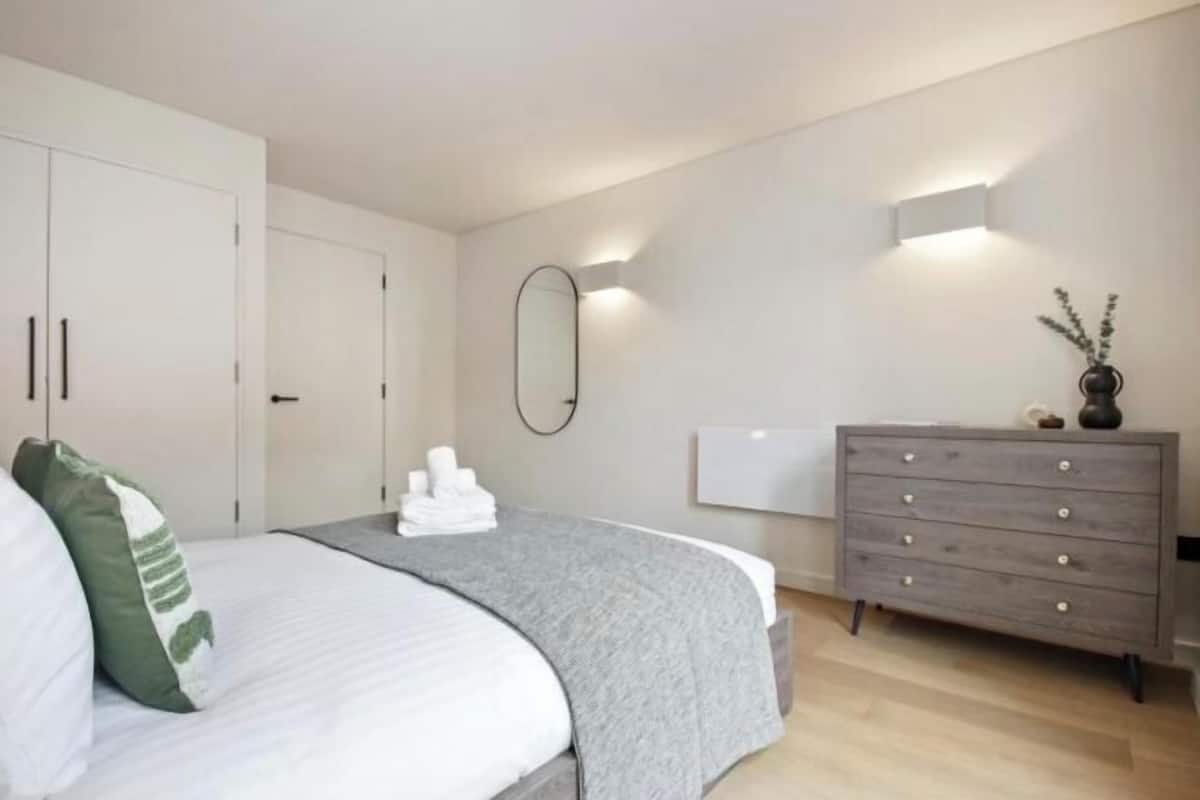 Laptop workspace, iron/ironing board, cots/infant beds, rollaway beds