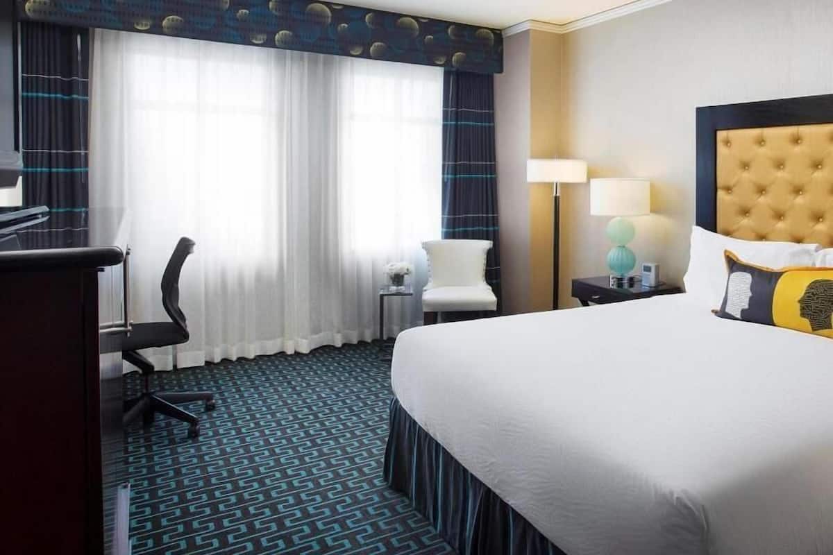 Premium bedding, in-room safe, desk, laptop workspace