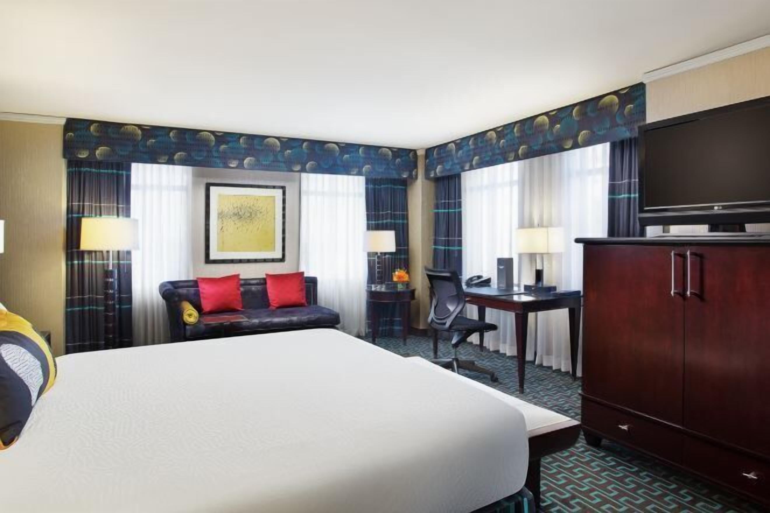 Premium bedding, in-room safe, desk, laptop workspace