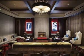 Lobby sitting area - Juniper Hotel Cupertino, Curio Collection by Hilton (Cupertino)