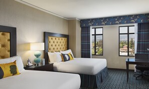 Premium bedding, in-room safe, desk, laptop workspace - Juniper Hotel Cupertino, Curio Collection by Hilton (Cupertino)